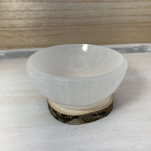 Natural Tree Wood Slice for Decorating or Crafting - Picture 7 of 8